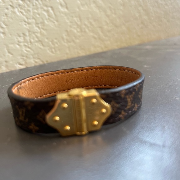 LV Bracelet - Picture 4 of 7